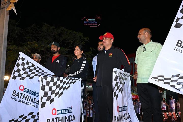 Flag-off with chequered flags at the Bathinda Half Marathon 8.0 start