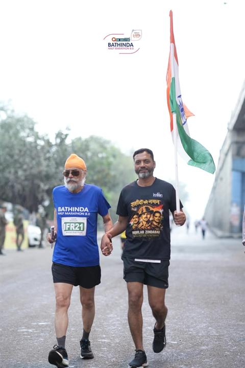 Two runners run side by side on the Bathinda Half Marathon 8.0 course